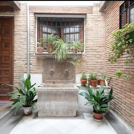 Apartamentos Centro Historico A Los Pies De La Alhambra Granada Luaran gambar