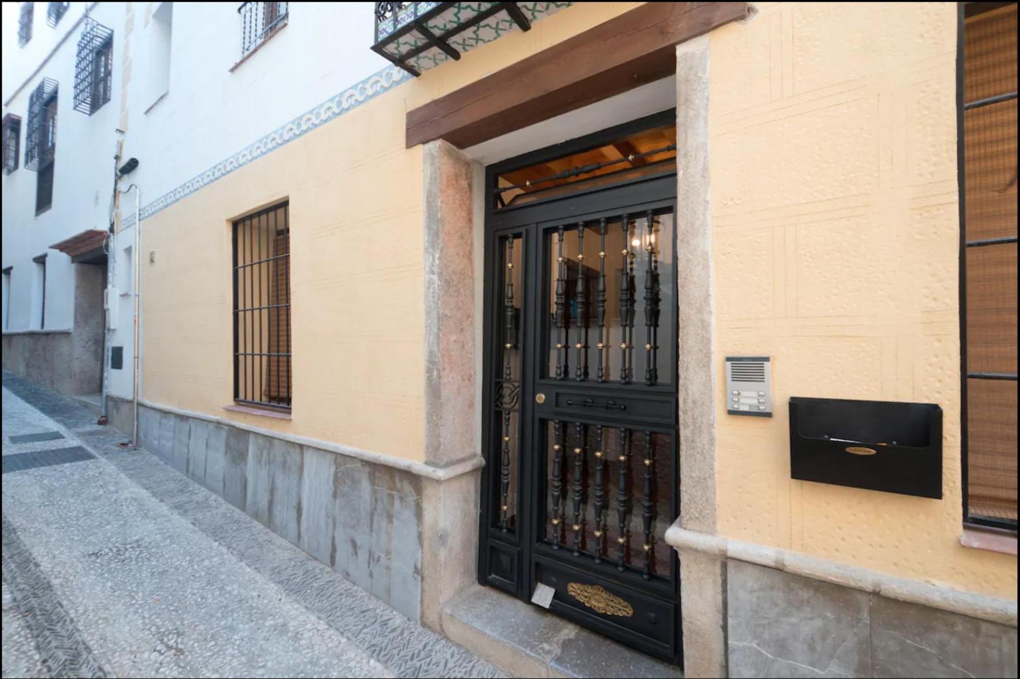 Apartamentos Centro Historico A Los Pies De La Alhambra Granada Luaran gambar